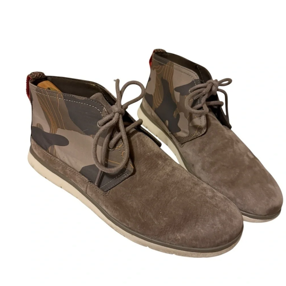 UGG BRINDLE FREAMON CAMO SUEDE CHUKKA ANKLE BOOTS, MEN US